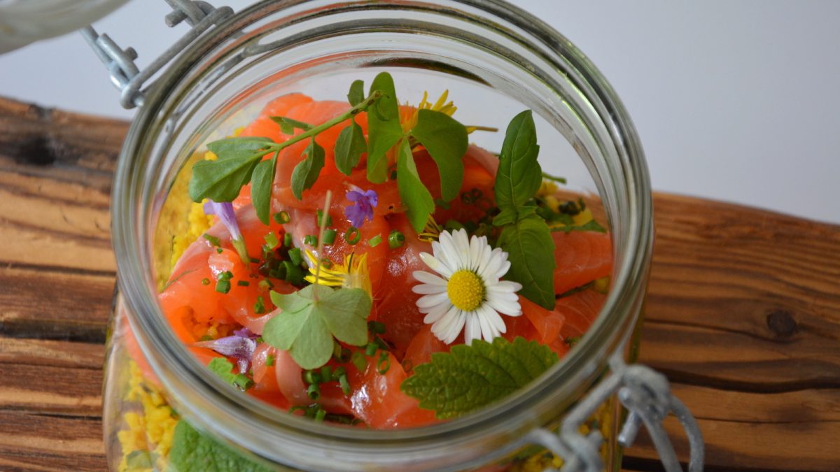 Couscous Salat Pfeffer Lachsforelle Gartenkräuter Liebstöckelextrakt 14